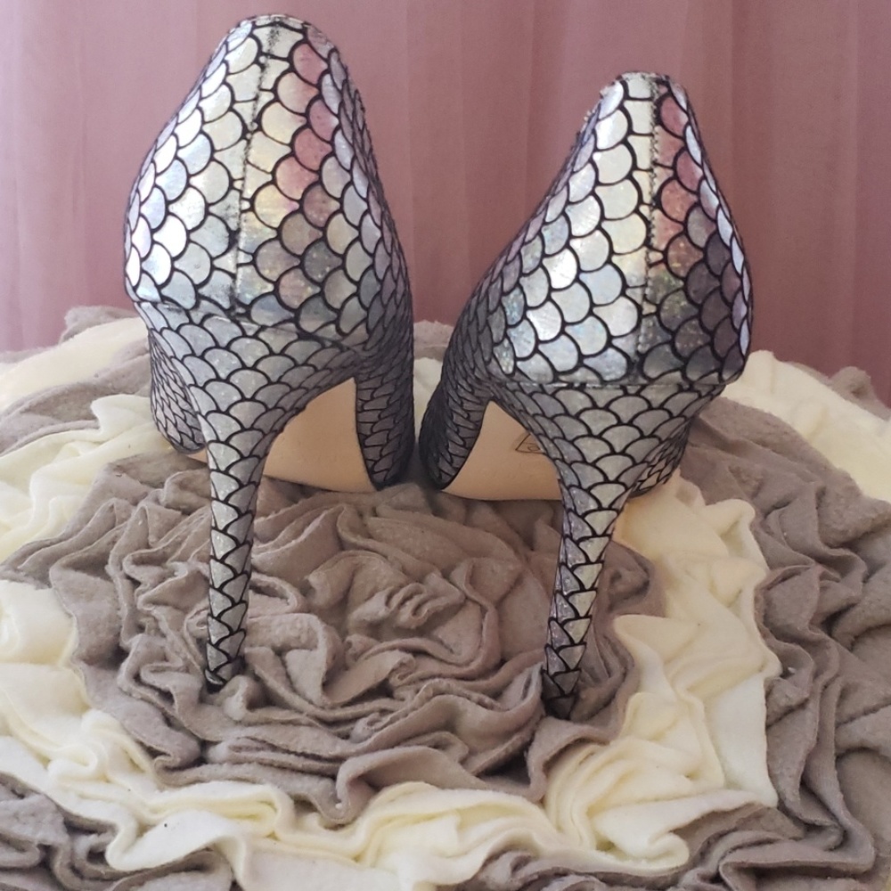 Heels - Picture 3 of 5